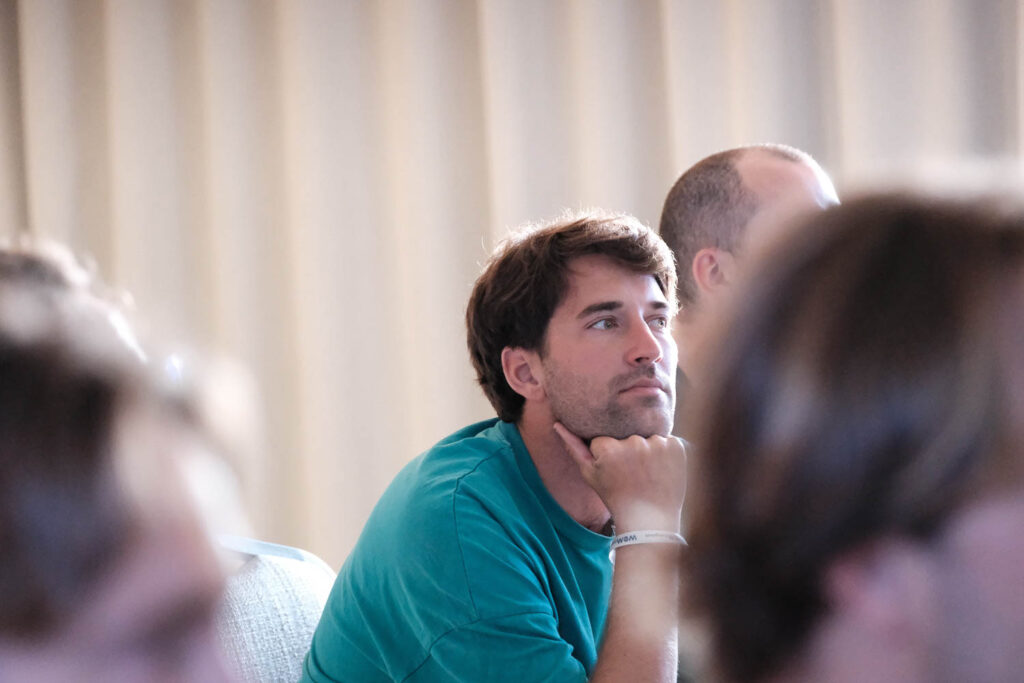 Dernière matinée de conférences du WoM Congress 2026 à Tarifa