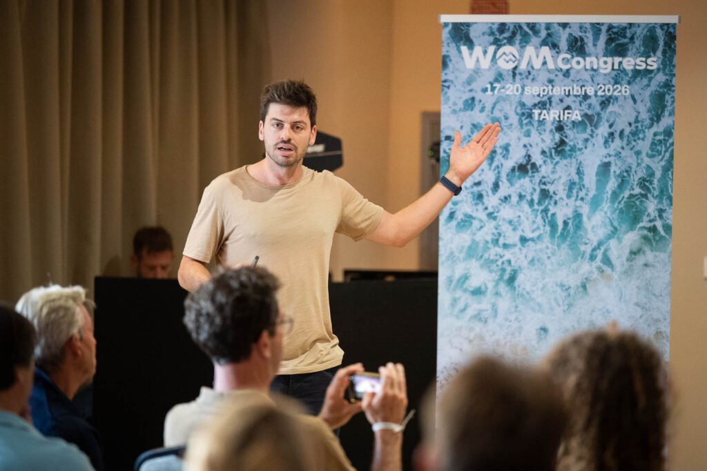 Pierre-Olivier Sage pendant sa présentation « IDR, Ride the Ridge » au WoM Congress 2026 à Tarifa